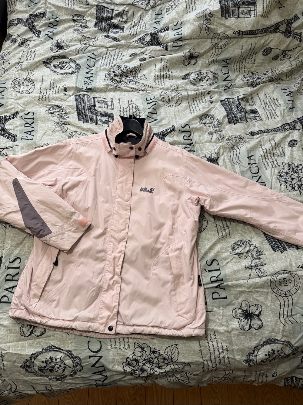 Jack Wolfskin Women's Pale Pink Waterproof Shell Jacket